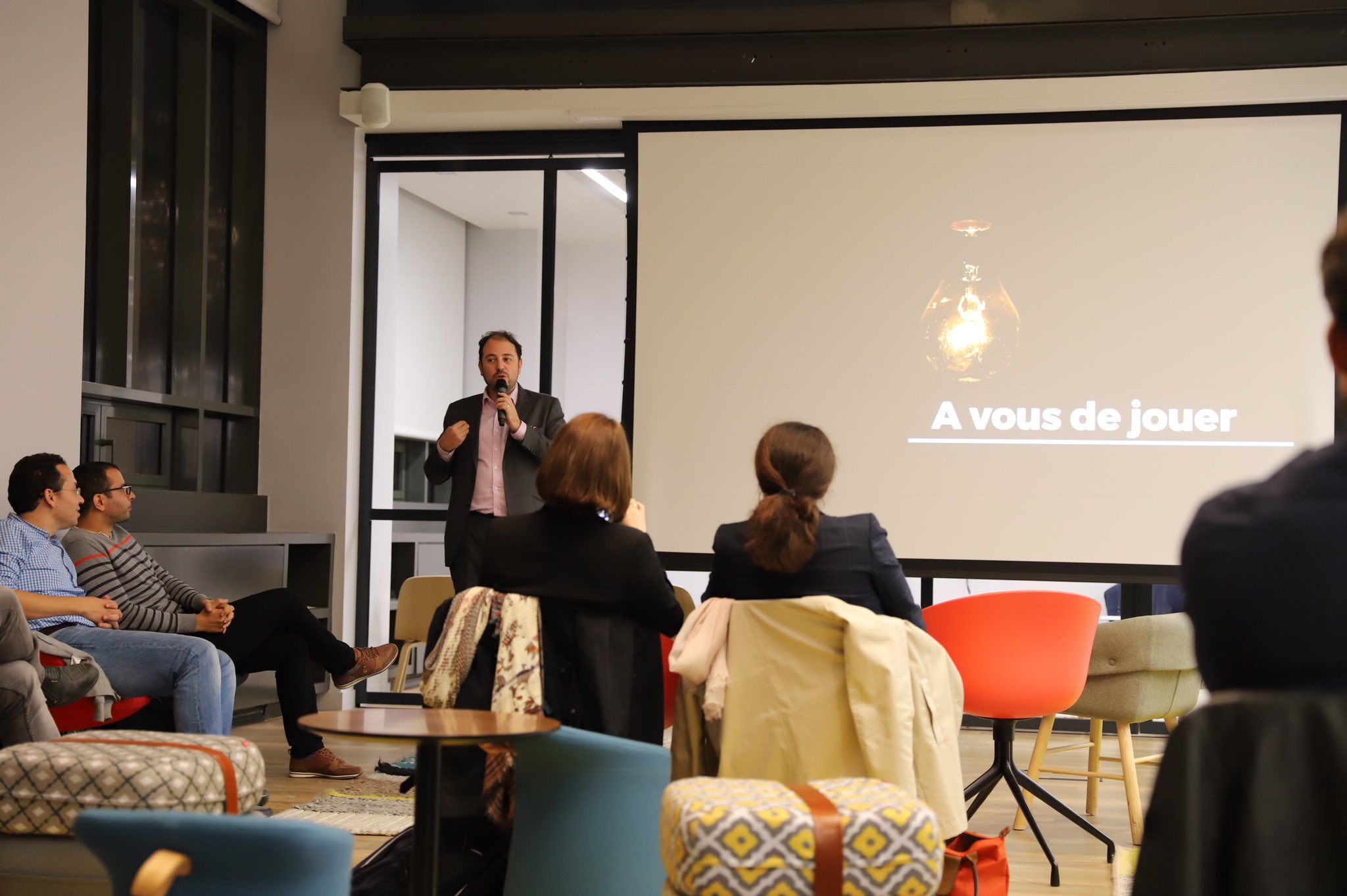 Du fun, du sens, et une dose de magie : le team building qui fait réfléchir autant qu’il fait rire.